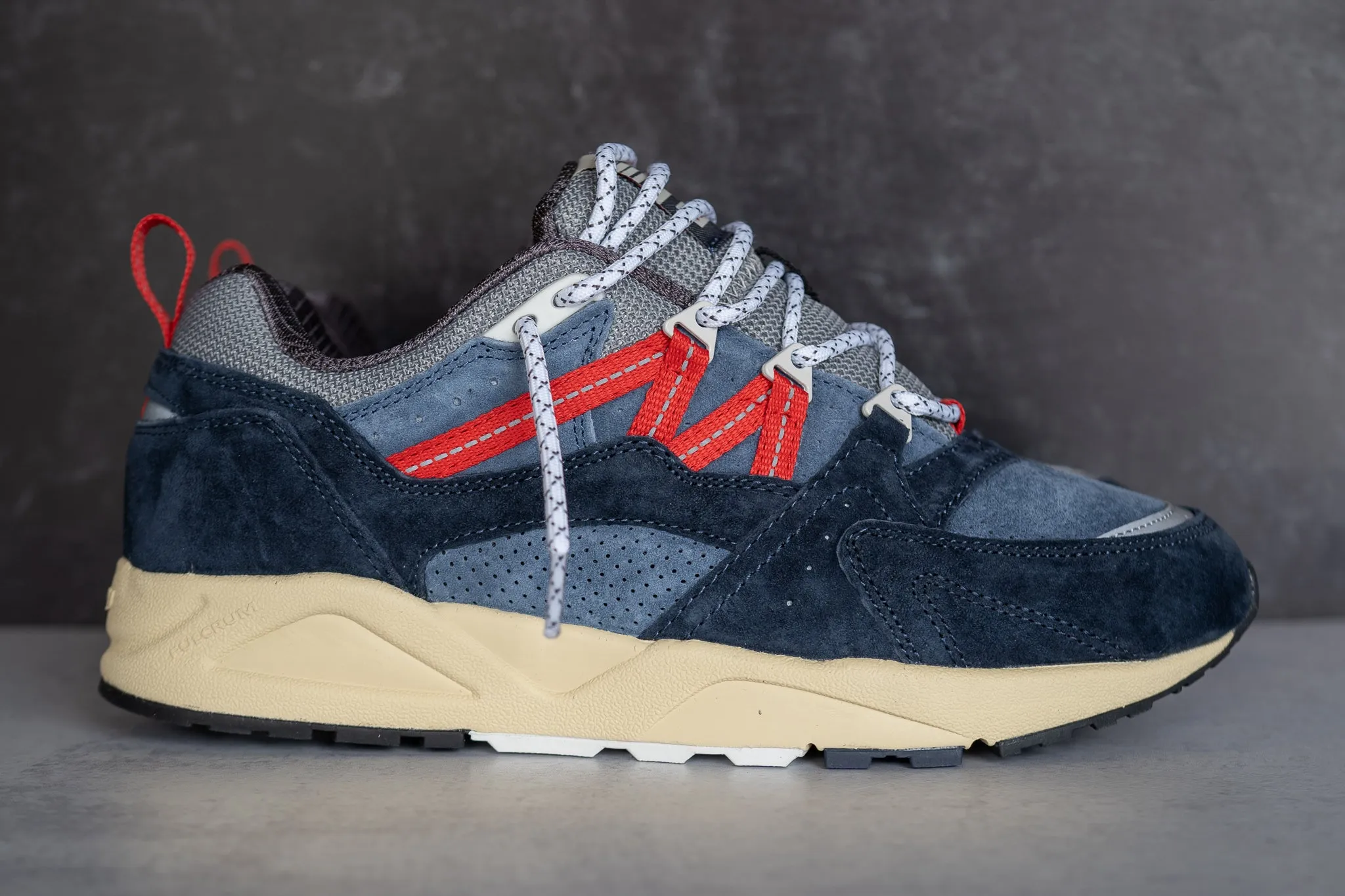 Karhu Fusion 2.0 (India Ink)