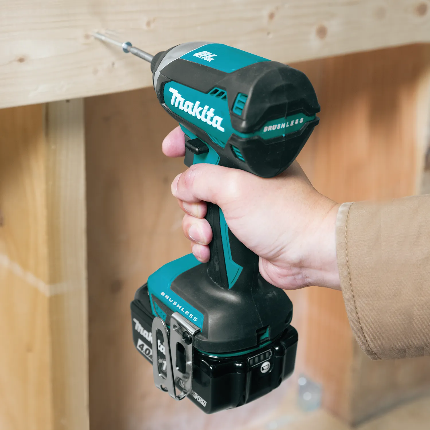 Makita XDT13SM1 18V LXT Lithium-Ion Brushless Cordless Impact Driver Kit