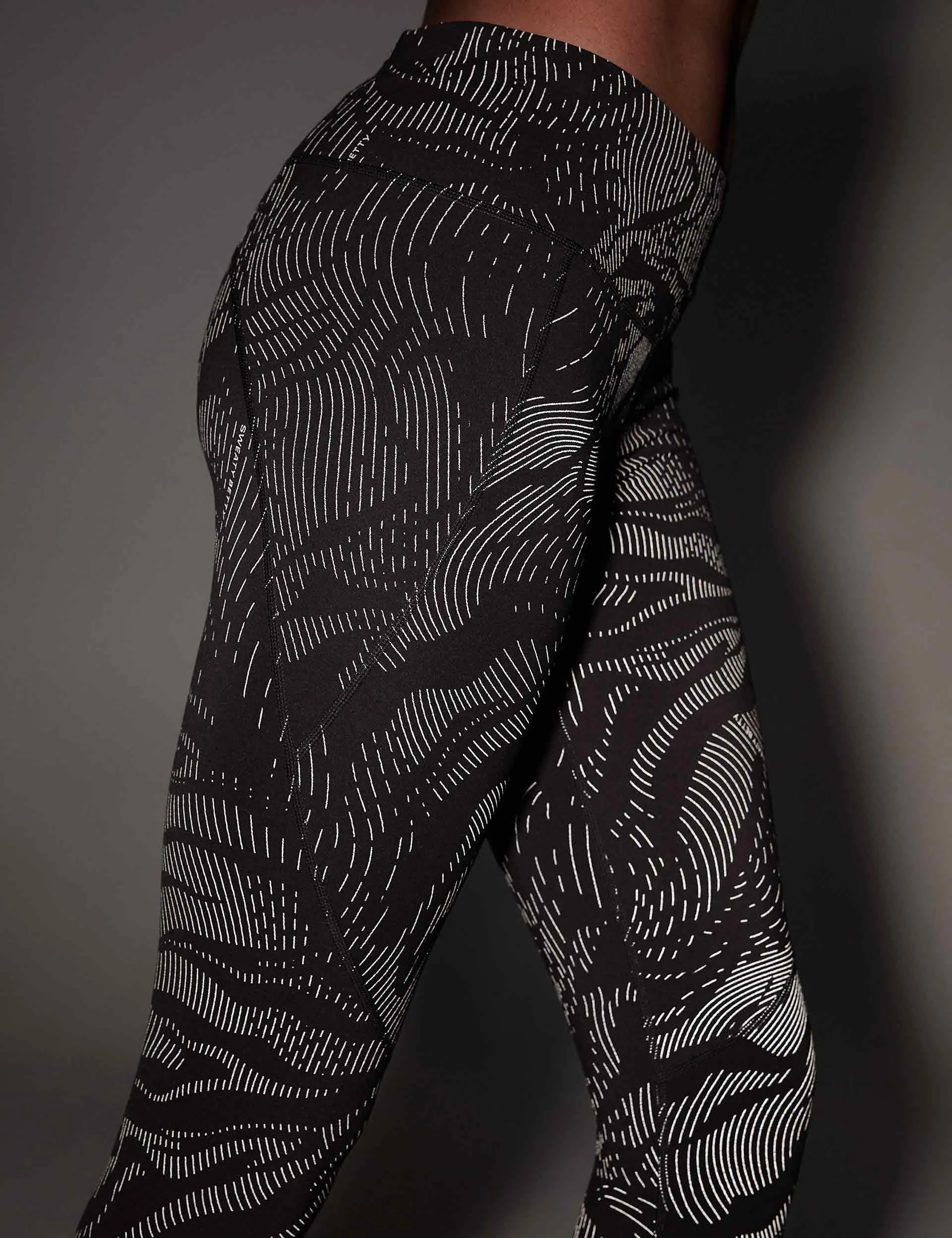 Power 7/8 Reflective Gym Leggings - Black Wavey Reflective Print