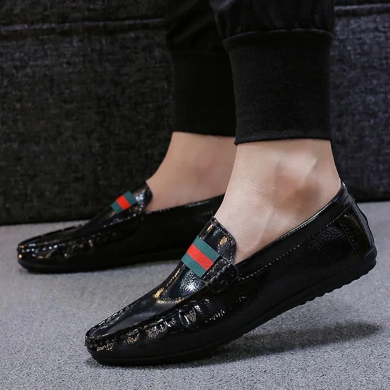 Spring men's black casual peas shoes men's positive code soft leather driving lazy shoes Korean personality male peas shoes