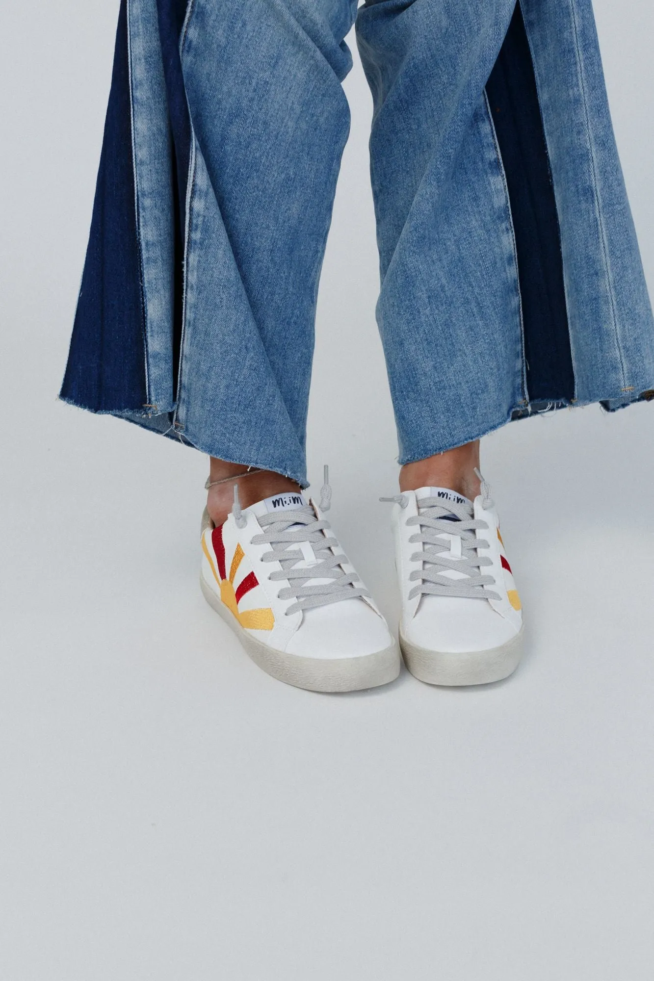 Sun Rays Retro Sneakers - White